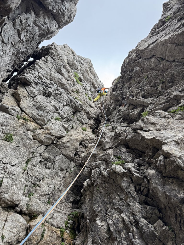 Photo of Via classica di sinistra e canale-camino
